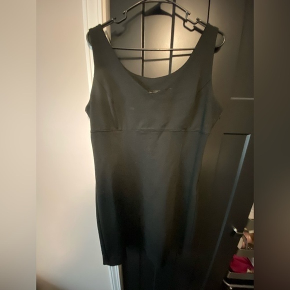 New York & company. Black dress short. Size 12. New York and company.